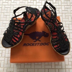 Very comfortable, Women’s platform sandals.